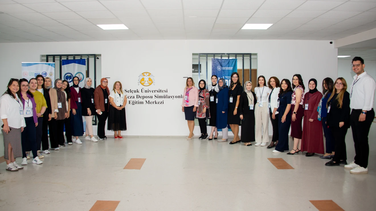 Hemşirelik bölümü öğrencileri, ÜNİDES destekli kursta bir araya geldi